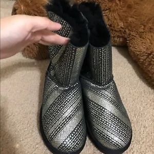 NEW UGG  Black Green Suede Short Boot